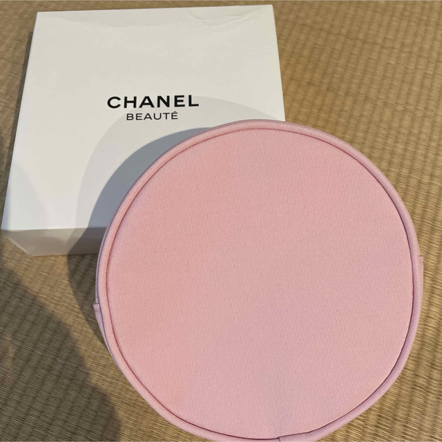 CHANEL(シャネル)の新品　CHANELノベルティーポーチ ハンドメイドのファッション小物(ポーチ)の商品写真