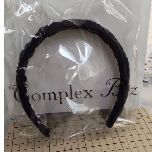 Complex Biz(コンプレックスビズ)の【新品・未使用】コンプレックスビズ カチューシャ ネイビー レディースのヘアアクセサリー(ヘアバンド)の商品写真