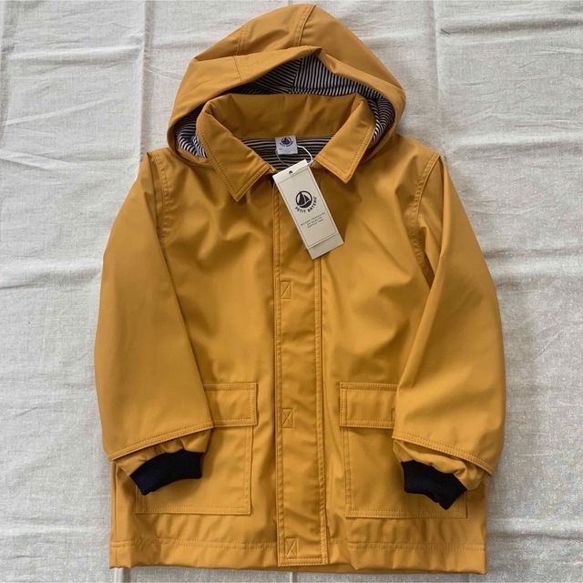 PETIT BATEAU(プチバトー)のプチバトー　ヨットパーカー　4ans 新品　やまぶき色 キッズ/ベビー/マタニティのキッズ服女の子用(90cm~)(ジャケット/上着)の商品写真