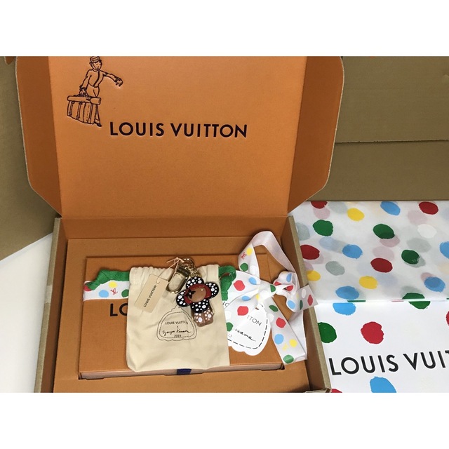 LOUIS VUITTON(ルイヴィトン)のルイヴィトン　草間彌生　ヴィヴィエンヌ　キーホルダー　チャーム　インフィニティ レディースのファッション小物(財布)の商品写真