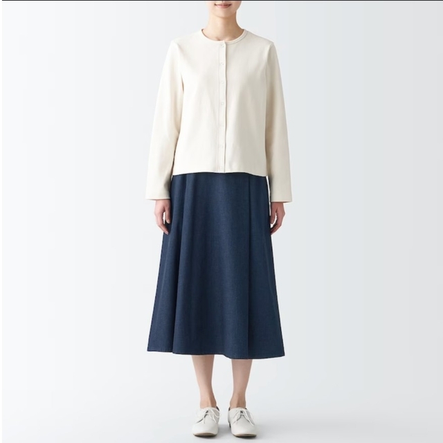 MUJI (無印良品)(ムジルシリョウヒン)のストレッチライトオンスデニムタックスカート レディースのスカート(ひざ丈スカート)の商品写真