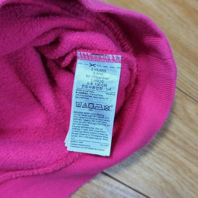 GAP(ギャップ)のGAP　パーカー　100サイズ　ピンク キッズ/ベビー/マタニティのキッズ服女の子用(90cm~)(Tシャツ/カットソー)の商品写真