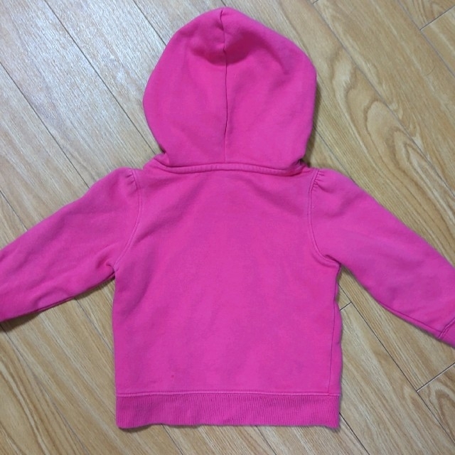 GAP(ギャップ)のGAP　パーカー　100サイズ　ピンク キッズ/ベビー/マタニティのキッズ服女の子用(90cm~)(Tシャツ/カットソー)の商品写真