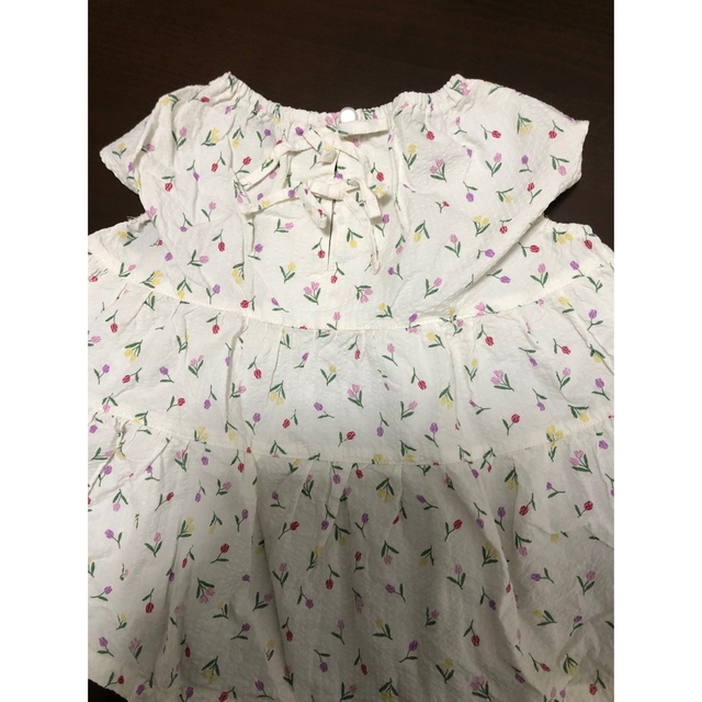 BREEZE(ブリーズ)のBREEZE 花柄　トップス　100 キッズ/ベビー/マタニティのキッズ服女の子用(90cm~)(Tシャツ/カットソー)の商品写真