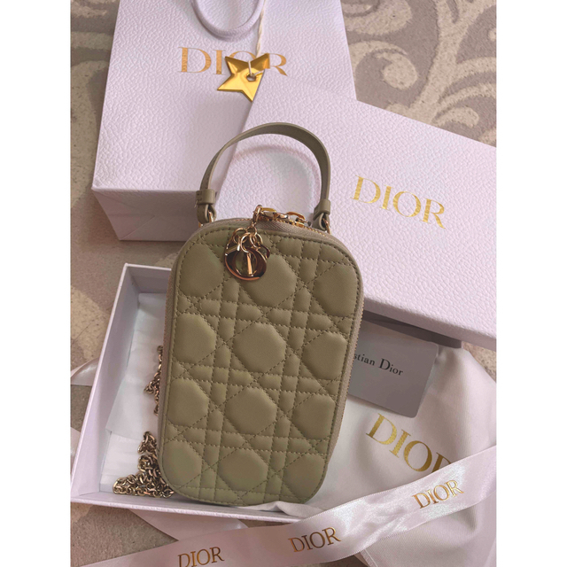 Christian Dior - LADY DIOR フォンホルダー 黄緑色💚値下げ交渉⭕️の Christian Dior - LADY DIOR フォンホルダー 黄緑色💚値下げ交渉⭕️の