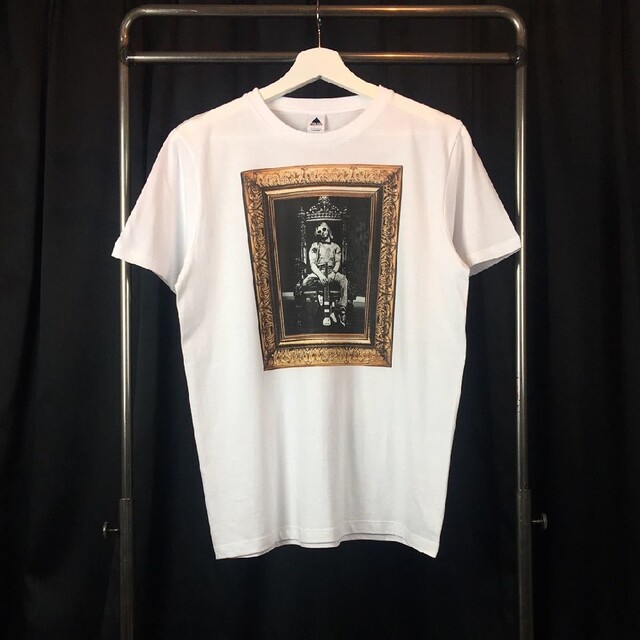 新品 カートコバーン ニルヴァーナ グランジ フォト 額縁 フレーム Tシャツ メンズのトップス(Tシャツ/カットソー(半袖/袖なし))の商品写真