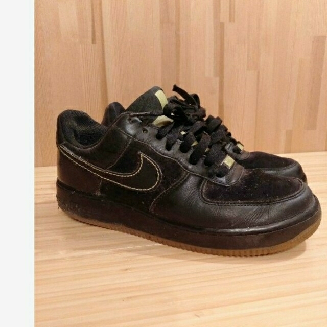 ナイキ　エアフォース　黒 レディースの靴/シューズ(スニーカー)の商品写真