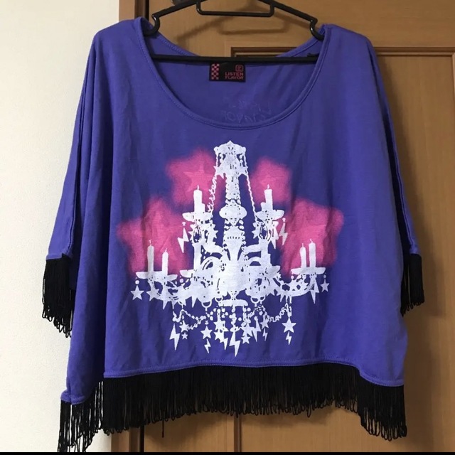 LISTEN FLAVOR(リッスンフレーバー)のリッスンフレーバー　紫色　Tシャツ　フリンジ レディースのトップス(Tシャツ(半袖/袖なし))の商品写真