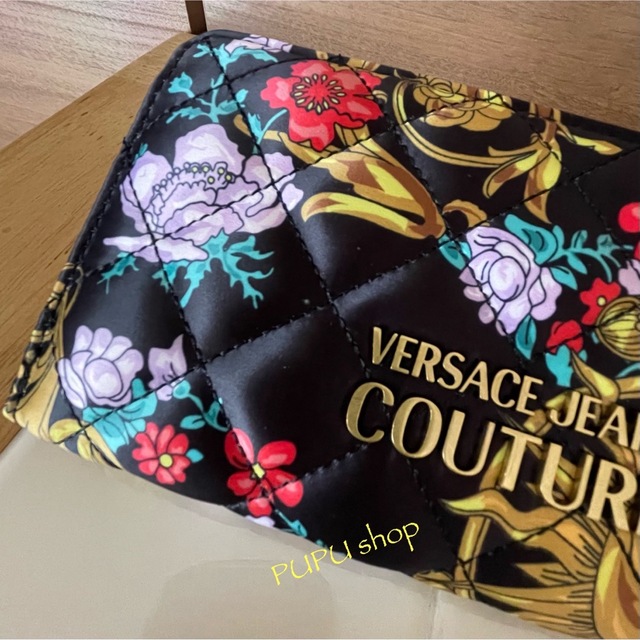 VERSACE(ヴェルサーチ)のヴェルサーチジーンズクチュール　長財布 バロック＆花柄1  ラウンドファスナー レディースのファッション小物(財布)の商品写真