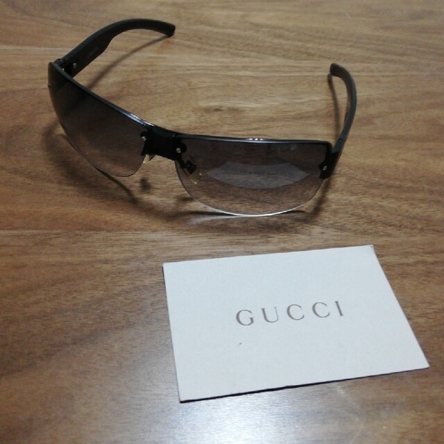 美品 本物保証 GUCCI　サングラス　ギャランティーカード付き | フリマアプリ ラクマ