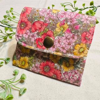 リバティ(LIBERTY.)のリバティー ハンドメイド 花柄 財布 コンパクト 薄いお財布 小さい財布(財布)