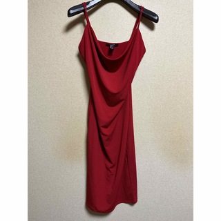 フォーエバートゥエンティーワン(FOREVER 21)の美シルエットドレス 赤ワンピースドレス(ミニワンピース)