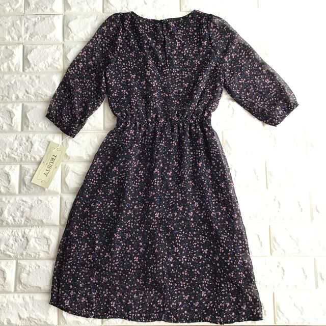 【110】シフォン 花柄 ワンピース 黒 キッズ/ベビー/マタニティのキッズ服女の子用(90cm~)(ワンピース)の商品写真