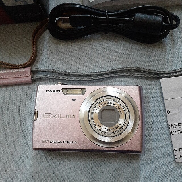 CASIO(カシオ)のCASIO EXILIM ZOOM EX-Z250PK スマホ/家電/カメラのカメラ(コンパクトデジタルカメラ)の商品写真