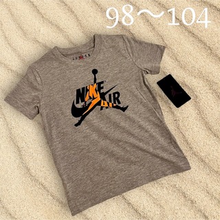 ナイキ(NIKE)の新品タグ付き✴︎ジョーダン Tシャツ 100 ジャンプマン グレー オレンジ(Tシャツ/カットソー)