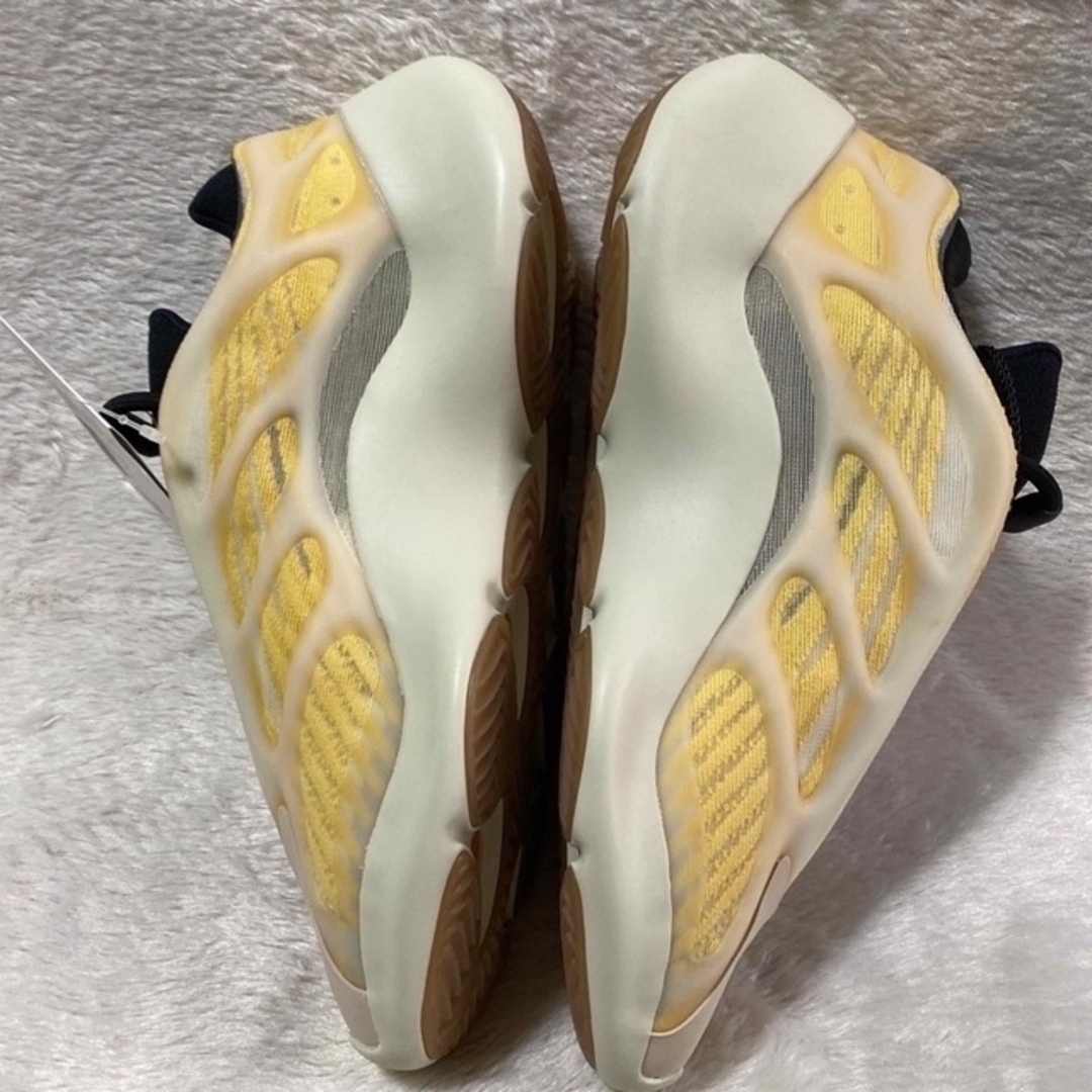 新品・adidas YEEZY 700 V3 "Mono Safflower"