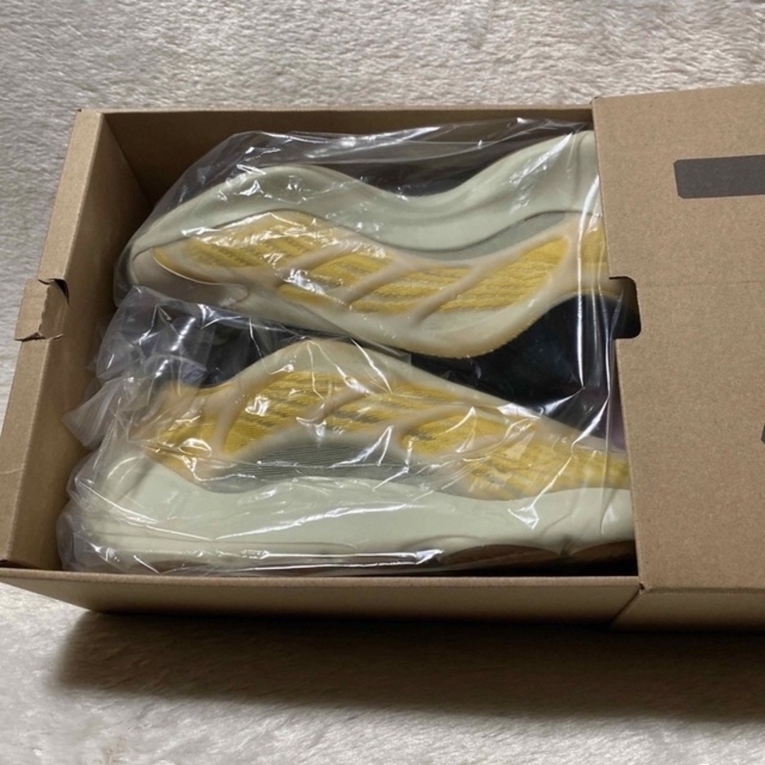 新品・adidas YEEZY 700 V3 "Mono Safflower"