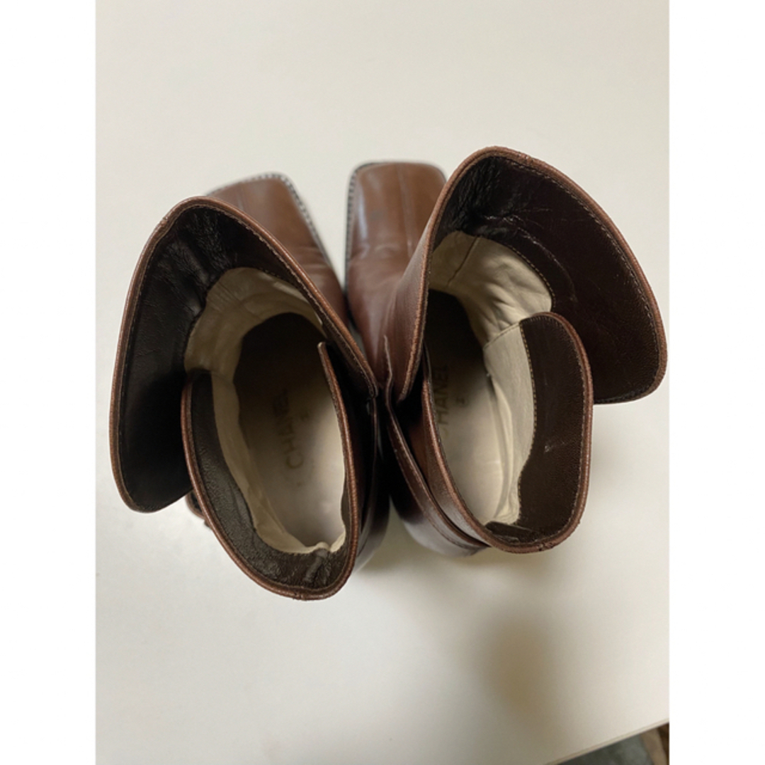CHANEL(シャネル)の⭐️CHANEL ⭐️ショートブーツ【中古】23.5cm レディースの靴/シューズ(ブーツ)の商品写真