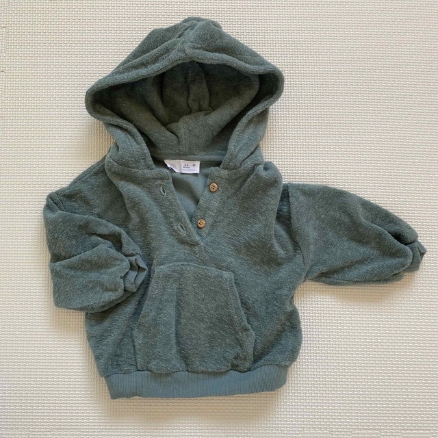 ZARA KIDS(ザラキッズ)のZARA baby カンガルーポケットテリーフーディブルーグリーン キッズ/ベビー/マタニティのベビー服(~85cm)(ロンパース)の商品写真