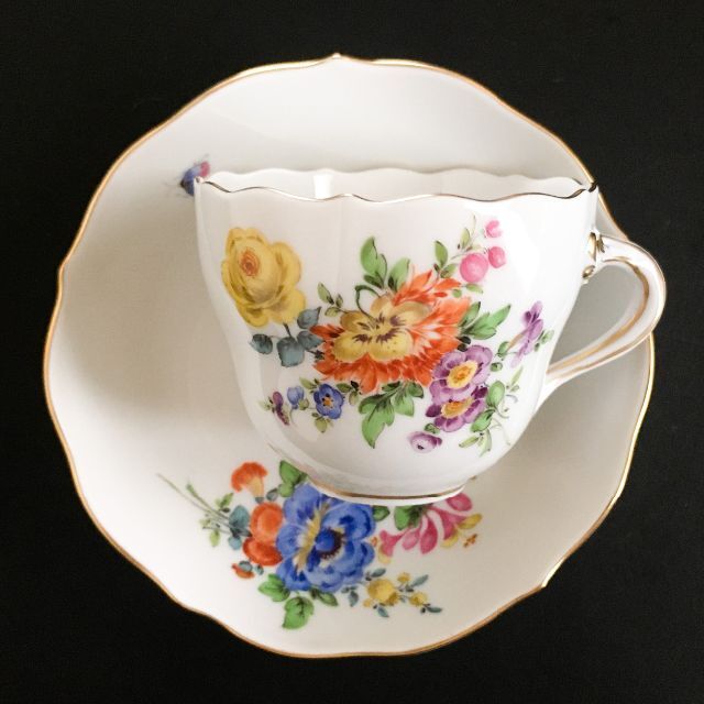 MEISSEN(マイセン)のマイセン 金彩 花のブーケと虫の絵付け 自然主義 モカカップ＆ソーサー ② インテリア/住まい/日用品のキッチン/食器(食器)の商品写真