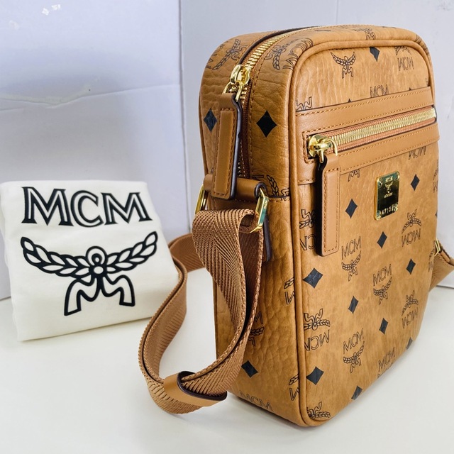 MCM(エムシーエム)のMCM クロスボディバッグ MMRAAKC04 ブラウン レディースのバッグ(ショルダーバッグ)の商品写真