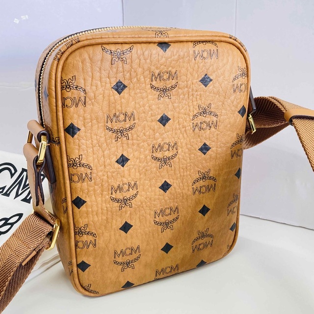 MCM(エムシーエム)のMCM クロスボディバッグ MMRAAKC04 ブラウン レディースのバッグ(ショルダーバッグ)の商品写真