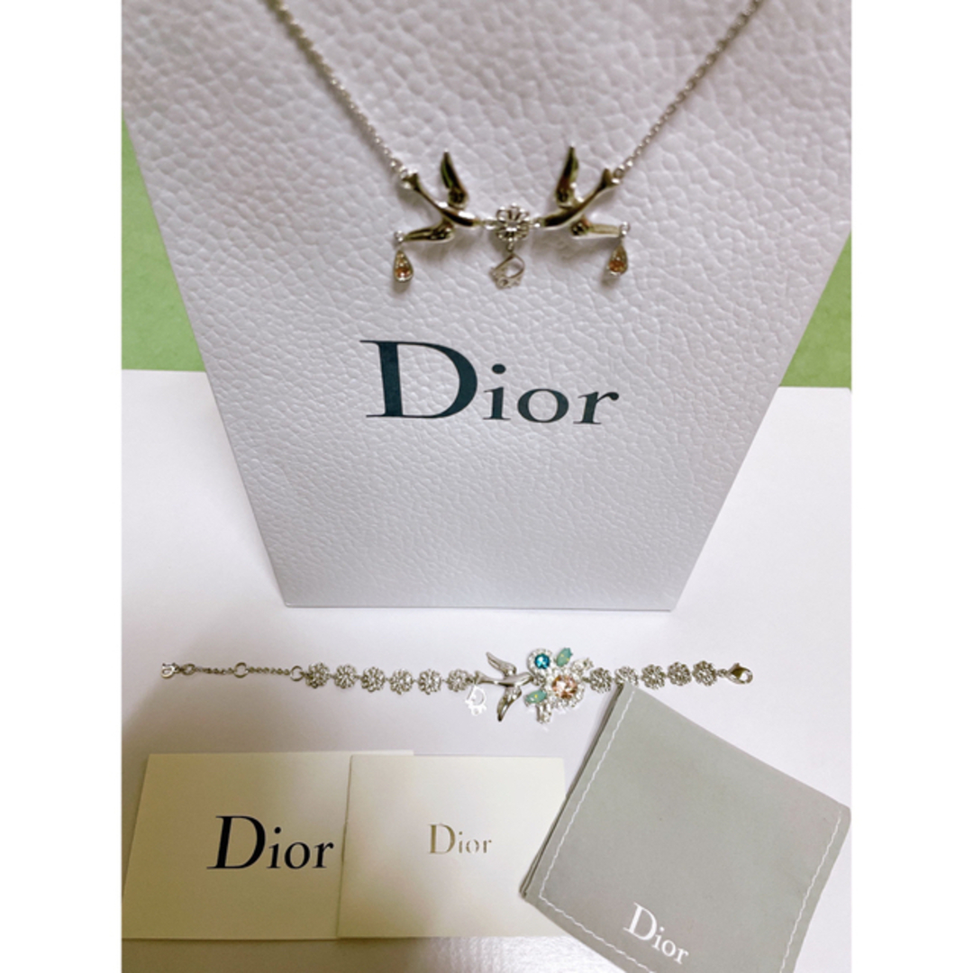 Dior鳩モチーフネックレスとブレスレット