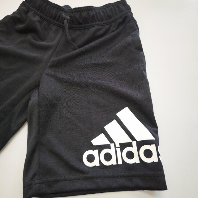 adidas(アディダス)のジュニア キッズ 130cm ハーフパンツ 短パン ショートパンツ キッズ/ベビー/マタニティのキッズ服男の子用(90cm~)(パンツ/スパッツ)の商品写真