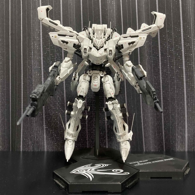 アーマードコア(ホワイトグリント&V.O.B)塗装済、完成品、箱、説明書