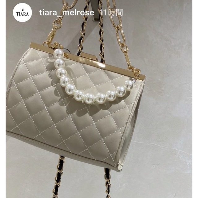 tiara(ティアラ)の【美品】TIARA  キルティングパールバッグ アイボリー レディースのバッグ(ショルダーバッグ)の商品写真