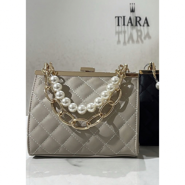 tiara(ティアラ)の【美品】TIARA  キルティングパールバッグ アイボリー レディースのバッグ(ショルダーバッグ)の商品写真