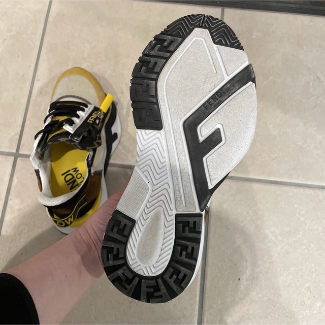 FENDI(フェンディ)のFENDI フェンディ　フロー　スニーカー　イエロー レディースの靴/シューズ(スニーカー)の商品写真