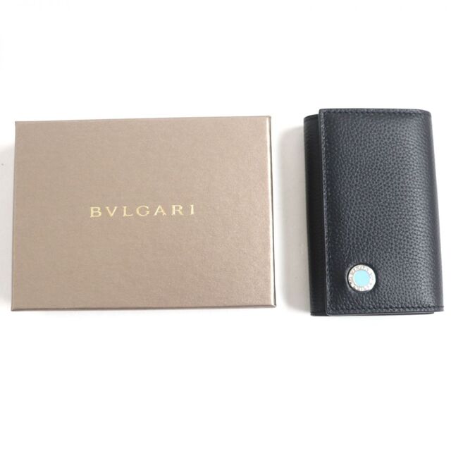 BVLGARI(ブルガリ)の未使用品▼BVLGARI ブルガリ 292676 ブルガリブルガリ マン ソフトグレインカーフレザー キーケース 黒×ターコイズ 伊製 メンズ 箱付き p13-st30223-671 メンズのファッション小物(キーケース)の商品写真