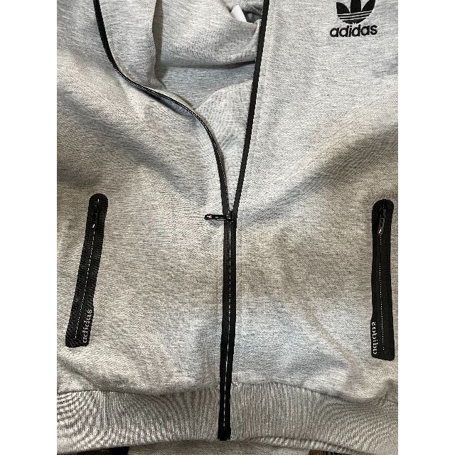 adidas(アディダス)のadidas／スェット上下(XL、グレー) スポーツ/アウトドアのトレーニング/エクササイズ(その他)の商品写真