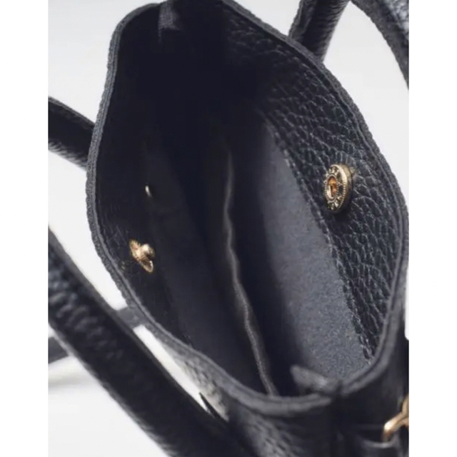 ヤングアンドオルセン　スマホショルダーバッグ　セブンイレブン限定　人気色ベージュ レディースのバッグ(ショルダーバッグ)の商品写真