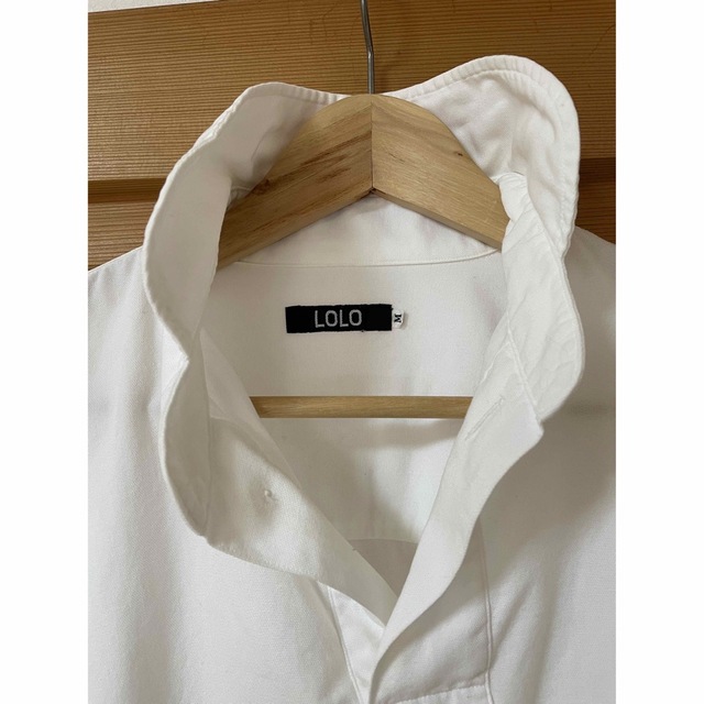 LOLO(ロロ)のしん様専用LOLO 白長袖　プルオーバーシャツ　Mサイズ メンズのトップス(シャツ)の商品写真