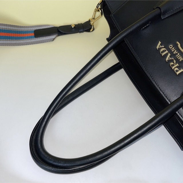 PRADA(プラダ)のPrada 極美品 黒2way VITELLO LUX ハンドバッグ プラダ レディースのバッグ(ショルダーバッグ)の商品写真