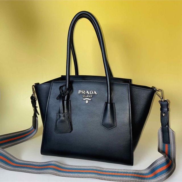 PRADA(プラダ)美品  - 黒