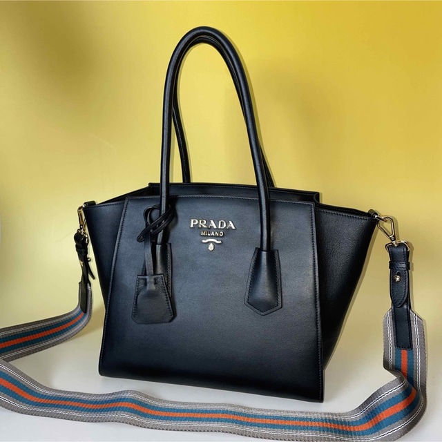 PRADA(プラダ)のPrada 極美品 黒2way VITELLO LUX ハンドバッグ プラダ レディースのバッグ(ショルダーバッグ)の商品写真