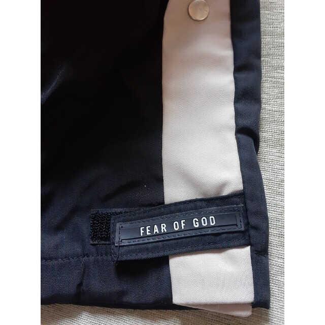 FEAR OF GOD(フィアオブゴッド)のFOG Essentials フィアオブゴッド エッセンシャルズ ラインパンツM メンズのパンツ(その他)の商品写真