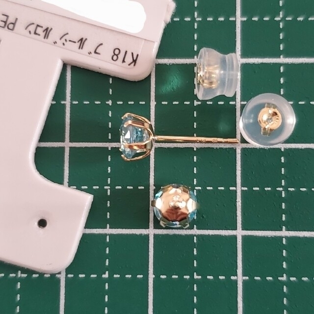 期間限定出品 コロりとした 大粒 天然ブルージルコン K18ピアス 新しい