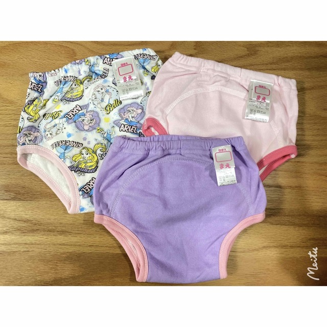 プリンセストレパン　女の子トレーニングパンツ 100cm3枚セット 三層 キッズ/ベビー/マタニティのおむつ/トイレ用品(トレーニングパンツ)の商品写真