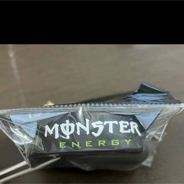 Monster Energy(モンスターエナジー)のモンスターエナジー　缶バッジ　キーホルダー　シリコンバンド エンタメ/ホビーのコレクション(ノベルティグッズ)の商品写真