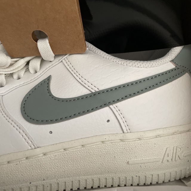 NIKE(ナイキ)のNIKE WMNS AIR FORCE1 07NEXT NATURE レディースの靴/シューズ(スニーカー)の商品写真