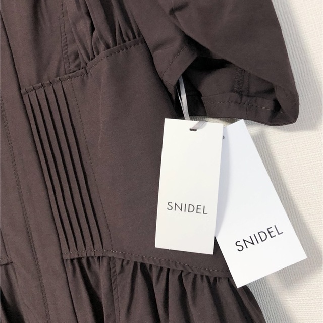 SNIDEL(スナイデル)のコルセットディティールタフタワンピース【SNIDEL】スナイデル・ブラウンワンピ レディースのワンピース(ロングワンピース/マキシワンピース)の商品写真