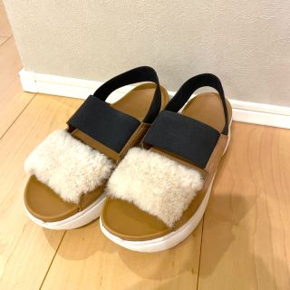 ugg サンダル シルバーレイクの通販 45点 | フリマアプリ ラクマ