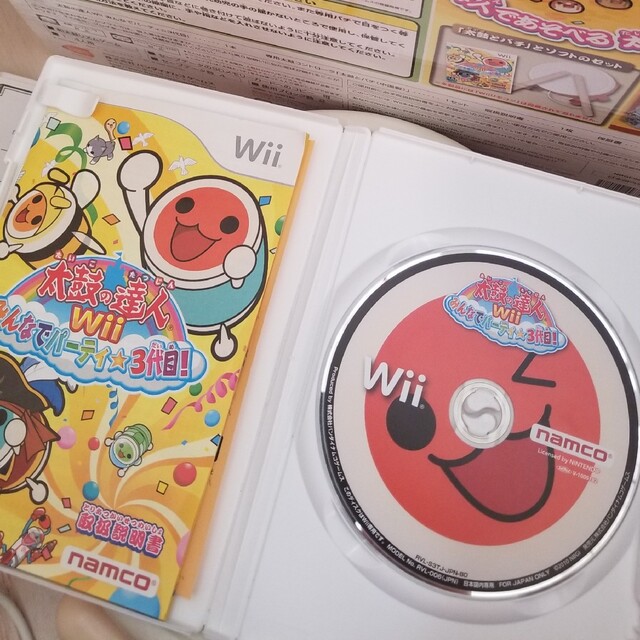 Wii(ウィー)の太鼓の達人 Wii みんなでパーティー 同梱版 エンタメ/ホビーのゲームソフト/ゲーム機本体(家庭用ゲームソフト)の商品写真