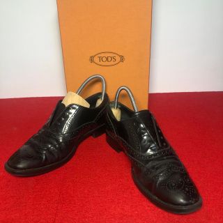 トッズ(TOD'S)のTOD'S トッズ ウイングチップレザードレスシューズ ブラック(ローファー/革靴)