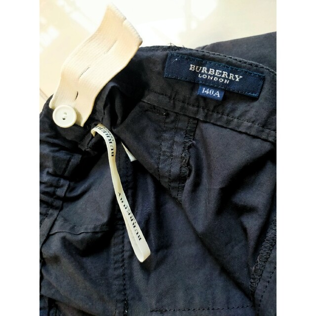 BURBERRY(バーバリー)のバーバリー 黒 無地 パンツ 140cm キッズ/ベビー/マタニティのキッズ服女の子用(90cm~)(パンツ/スパッツ)の商品写真