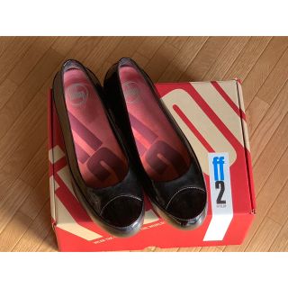 フィットフロップ(fitflop)のf f2 フィットフロップ　ブラックエナメルパンプス　23.5cm 箱付き(ハイヒール/パンプス)